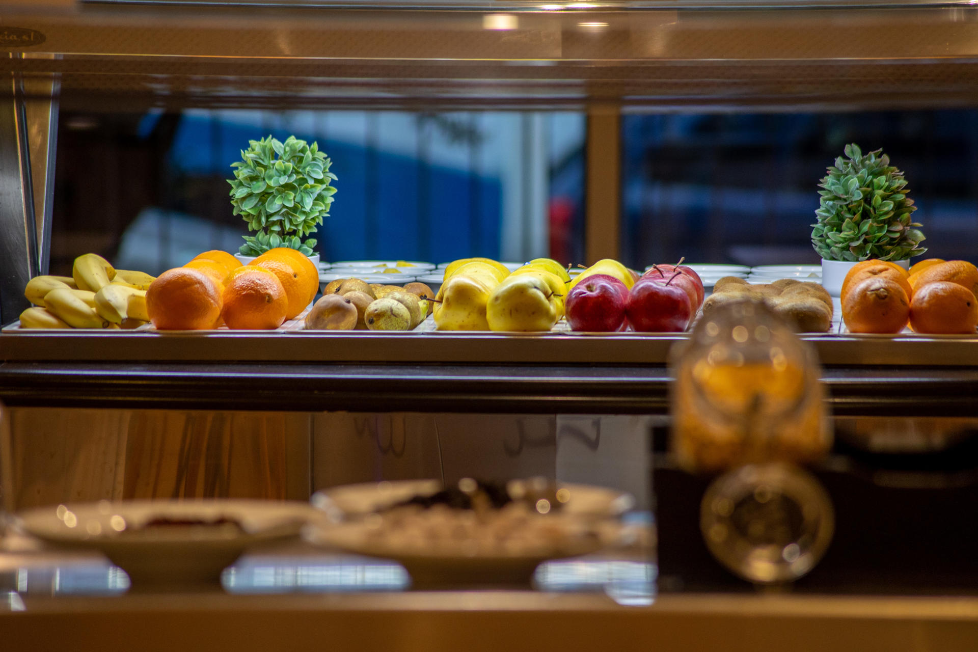 bananas, apples, pears, oranges and kiwis